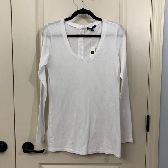 😍NWT Gap LongSleeve White w/Back Buttons! M😍 - Picture 2 of 7
